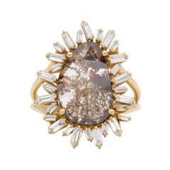 Suzanne Kalan, anello da cocktail con diamante taglio rosa e diamante baguette in oro 18k