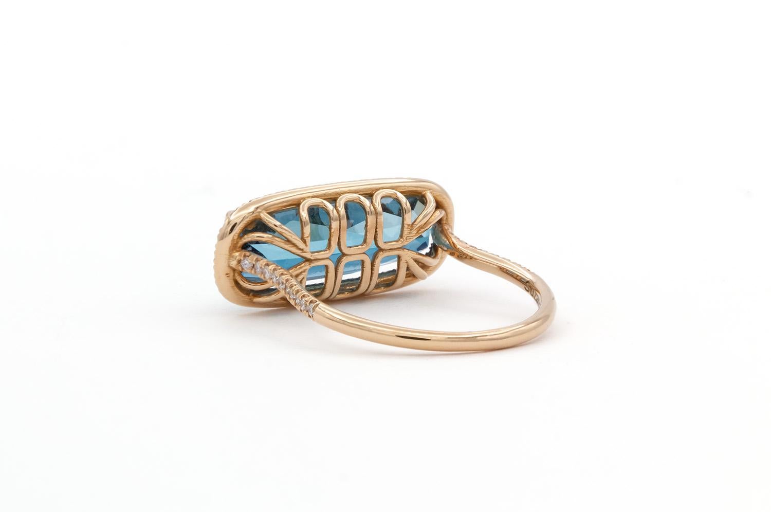 Suzanne Kalan: 18 Karat Roségold Ring mit blauem Topas und Diamant (Cabochon) im Angebot