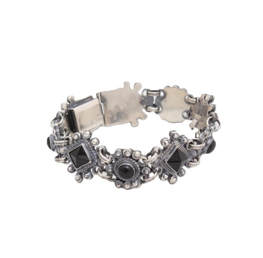 Silver Onyx Bracelet - Sculpture by Suzanne Lopez