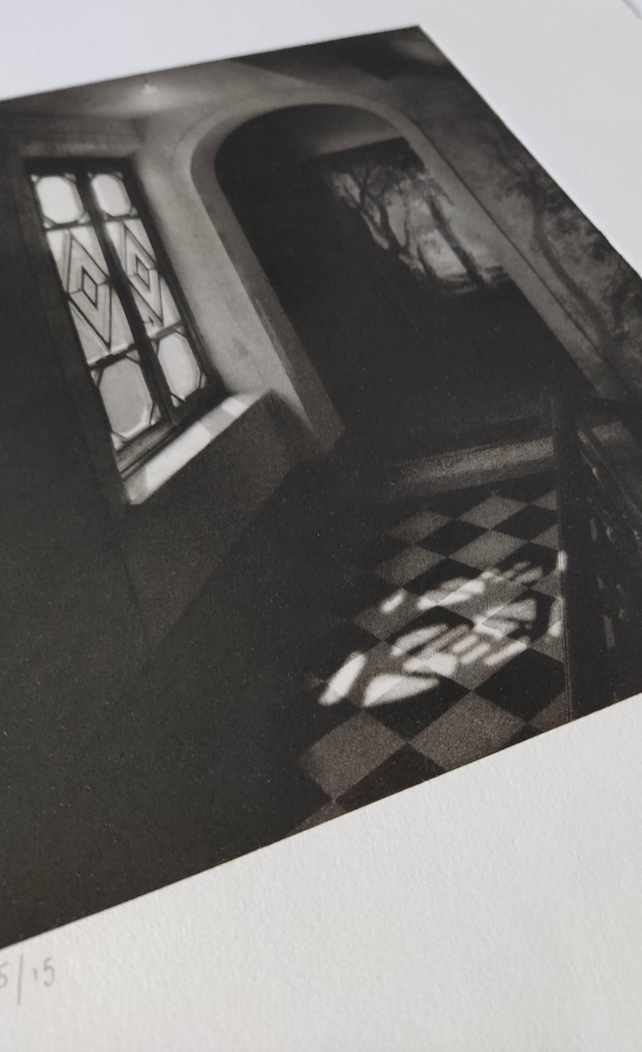 Corridor with Chequered Floor - Etching, Interior photography, Window - Contemporary Print by Suzanne Moxhay
