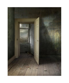 Interieur mit offener Tür – Fotomontage, Archivalisches Pigmentdruck, Inneneinrichtung