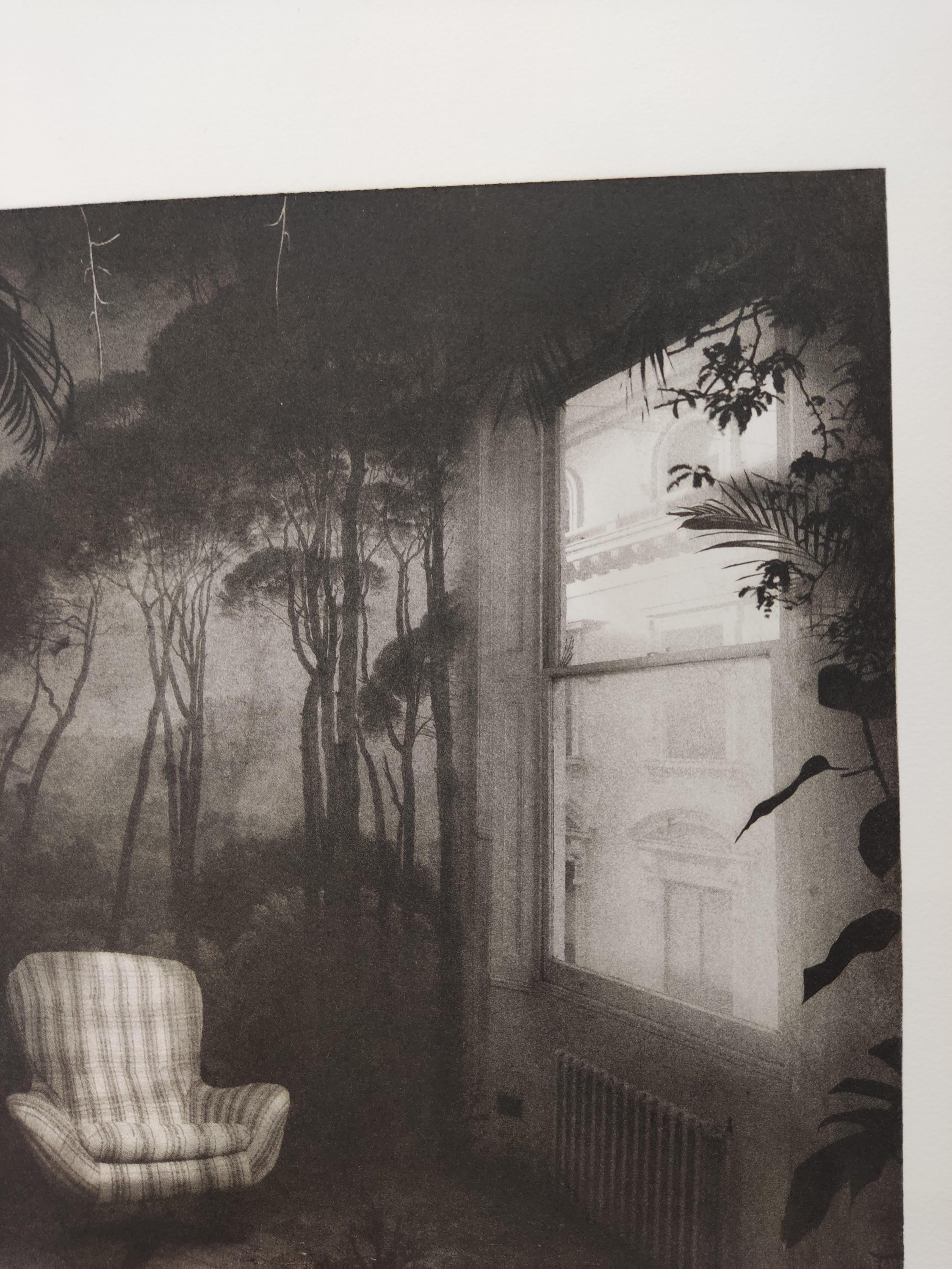 La pièce avec fauteuil - gravure, photographie d'intérieur - Gris Black and White Photograph par Suzanne Moxhay