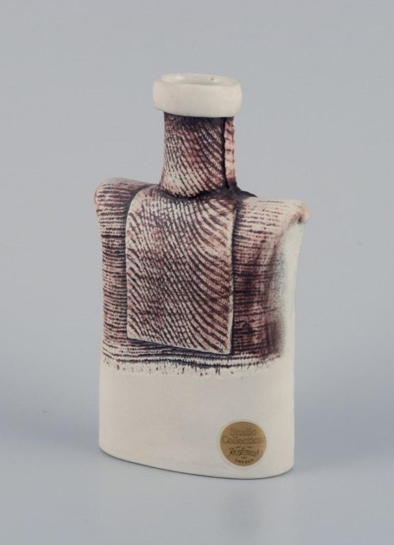Suzanne Öhlén (born 1953) for Rörstrand, Sweden. 
Ceramic vase with glaze in brown and white tones.
1980s.
Marked.
In perfect condition.
First factory quality.
Dimensions: H 15.0 cm x D 9.2 cm.