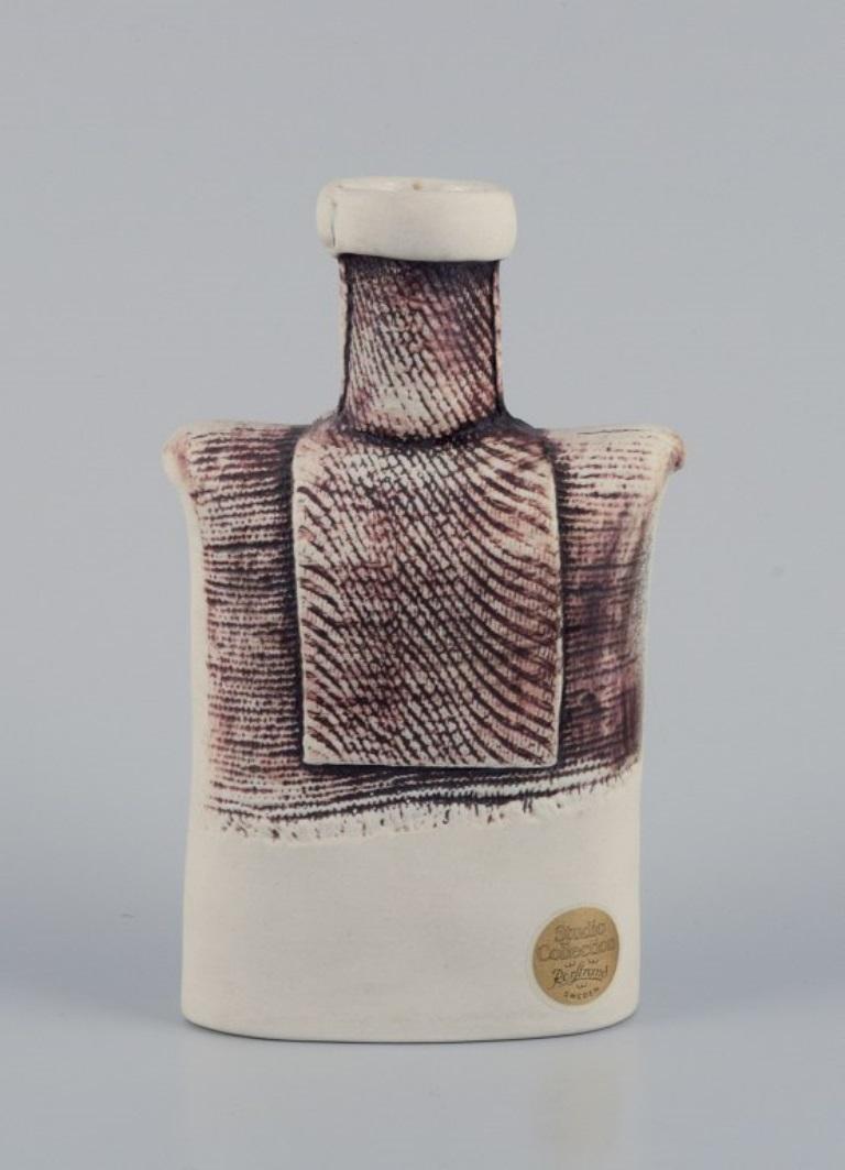 Scandinavian Modern Suzanne Öhlén for Rörstrand. Ceramic vase in brown and white glaze For Sale