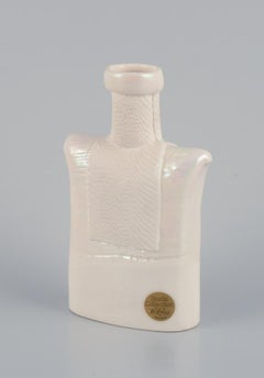 Suzanne Öhlén für Rörstrand. Keramische Vase mit Glasur in hellen Tönen.