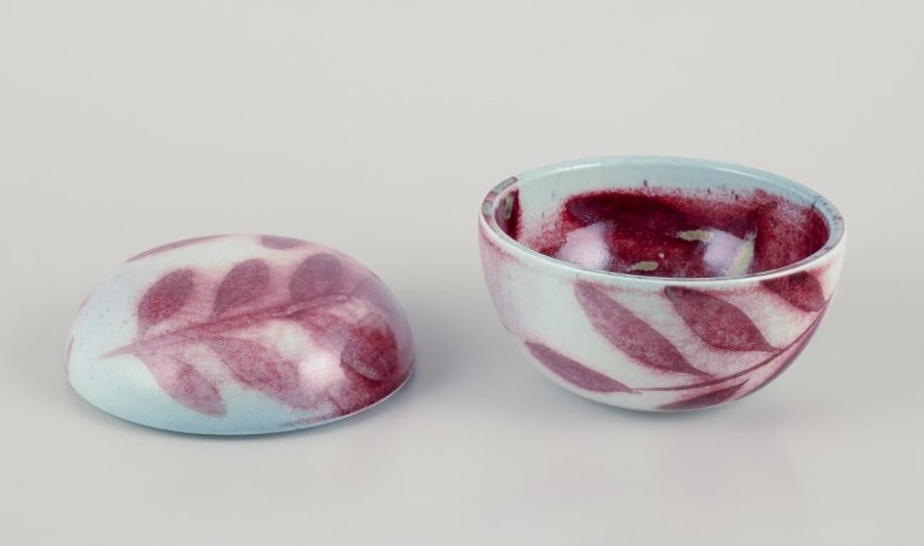 Svedese Suzanne Öhlén per Rörstrand, Svezia. Unico vaso con coperchio in ceramica, anni '80 in vendita