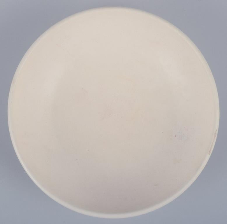 Suzanne Ramié für Atelier Madoura, Frankreich. Runde Keramikschale. Mitte des 20. Jahrhunderts (Französisch) im Angebot