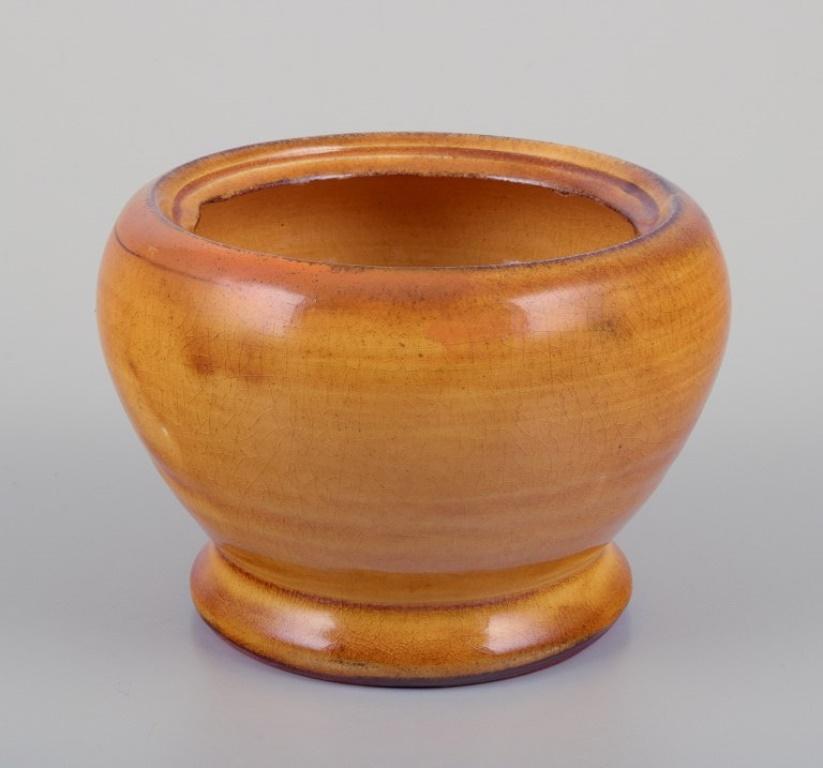 Francese Suzanne Ramié per Atelier A Madoura, Francia. Unico vaso con coperchio in ceramica. in vendita