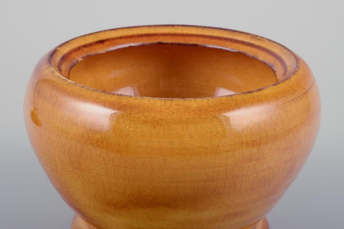 XX secolo Suzanne Ramié per Atelier A Madoura, Francia. Unico vaso con coperchio in ceramica. in vendita