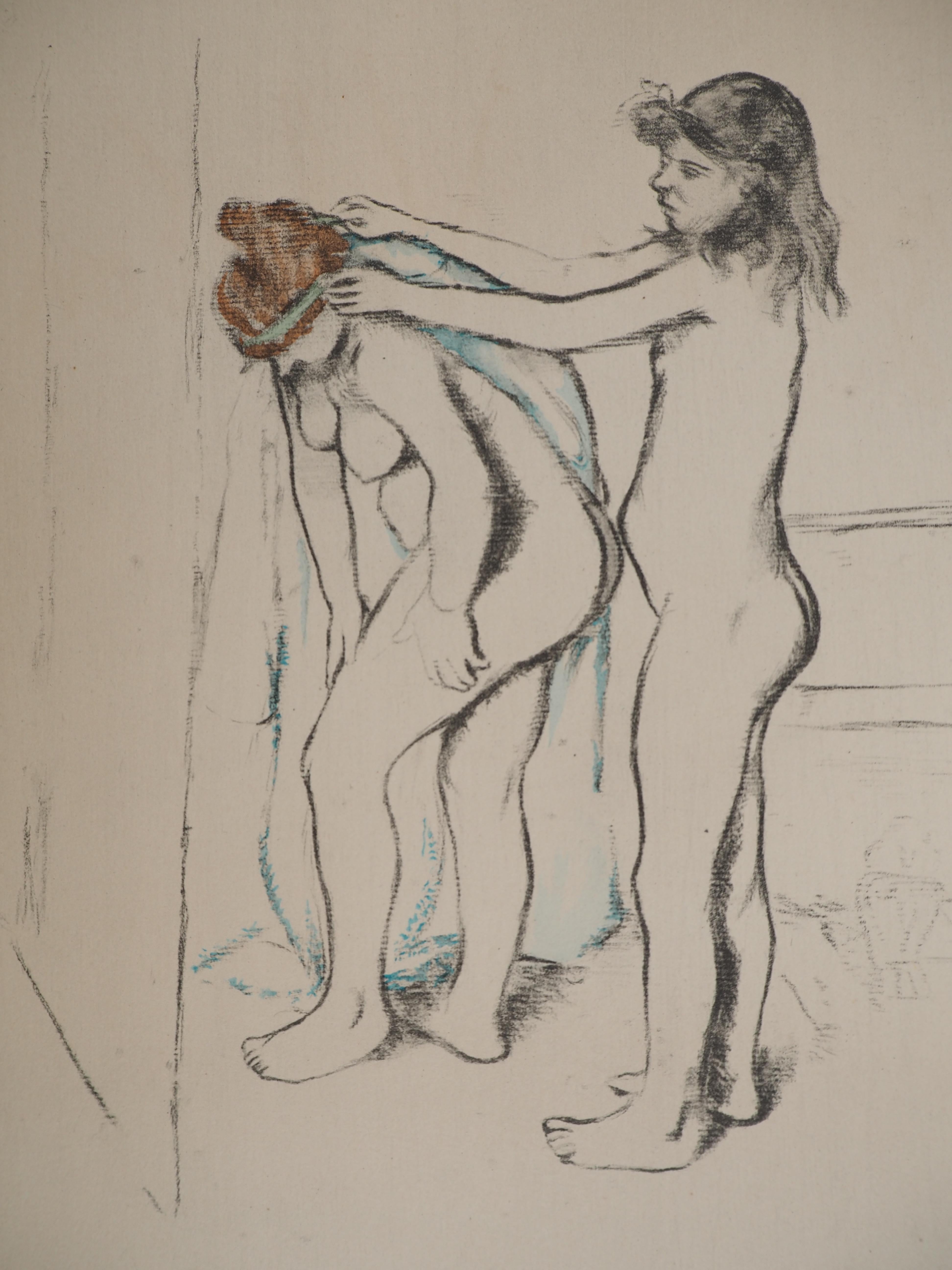 El Baño : Dos Mujeres Limpiándose - Litografía (Petrides 1947) - Nude Print Marrón de Suzanne Valadon