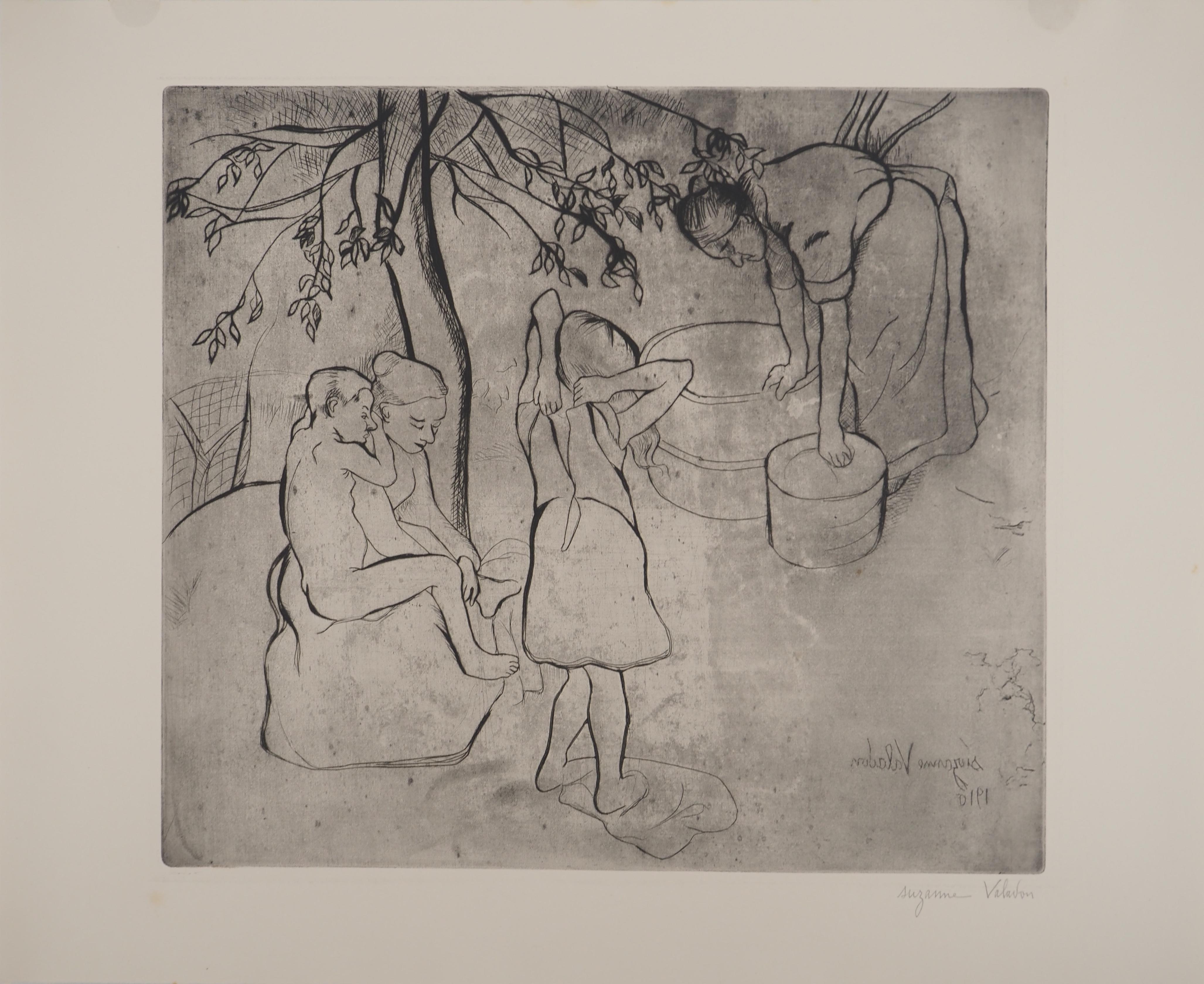 Nude Print Suzanne Valadon - La toilette des enfants dans le jardin -  Gravure originale signée (Petrides #E19)