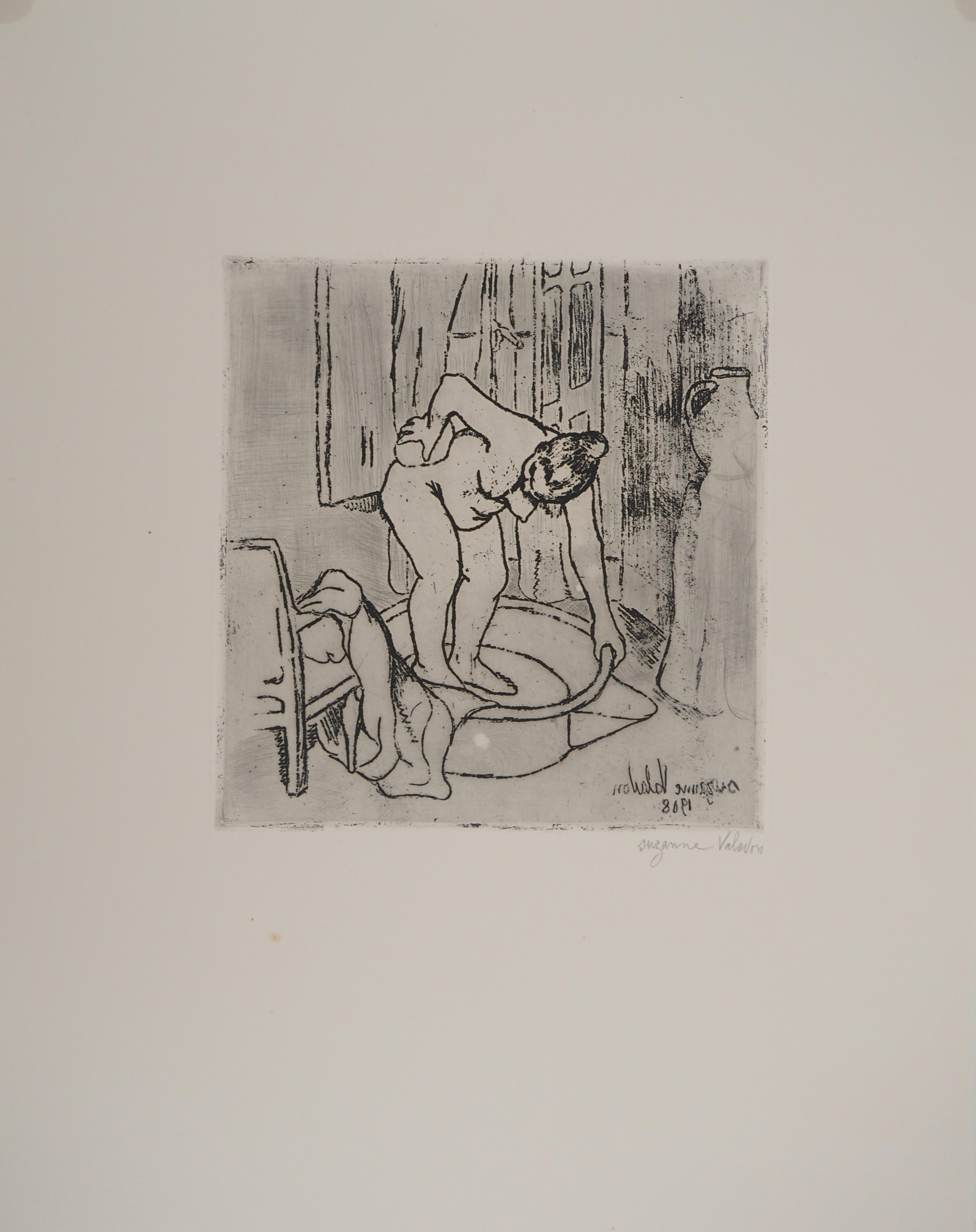 Mujer joven esponjándose - Grabado original firmado (Petrides #E12) - Print de Suzanne Valadon