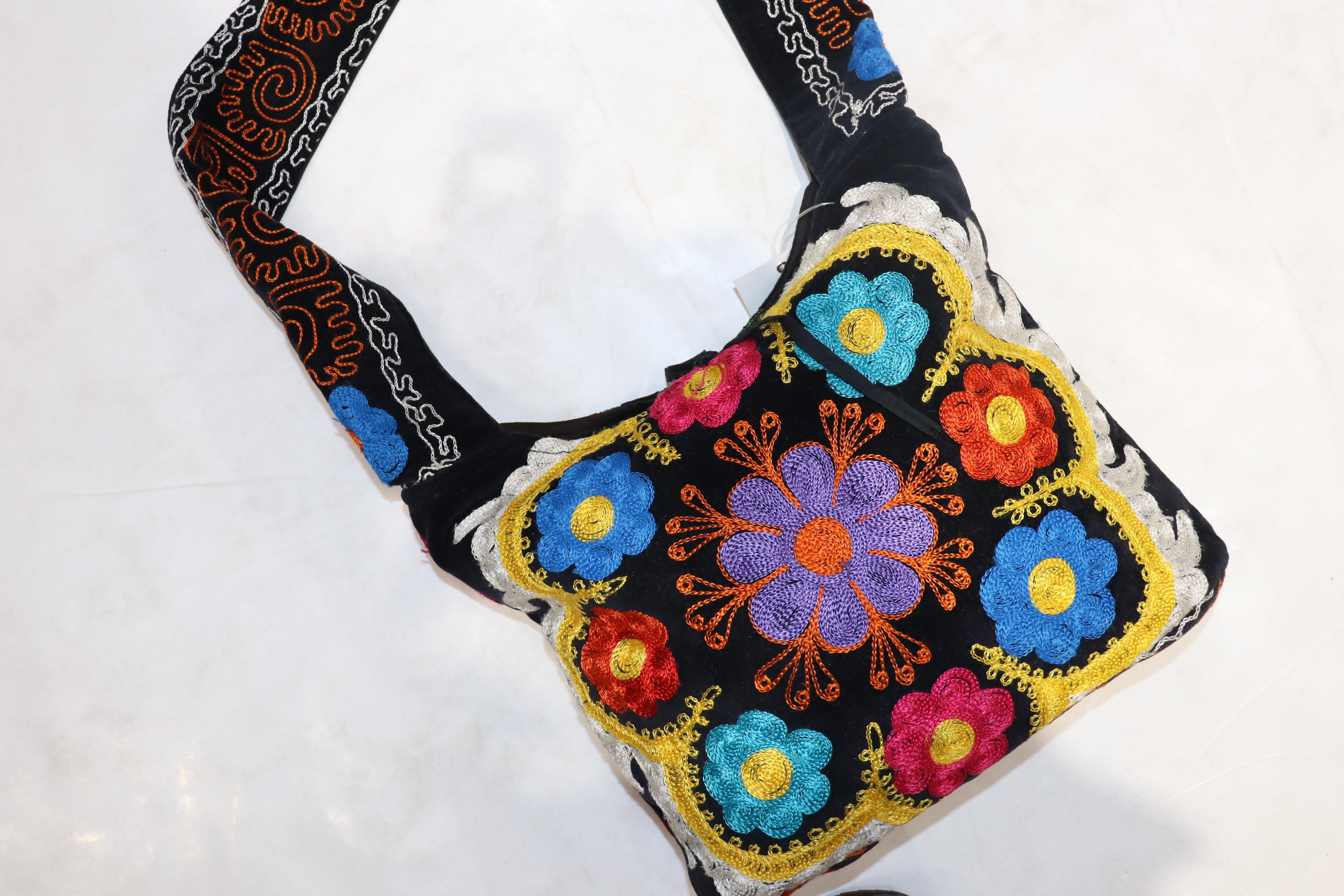 Bestickte Textilhandtasche von Suzanni (Hollywood Regency) im Angebot