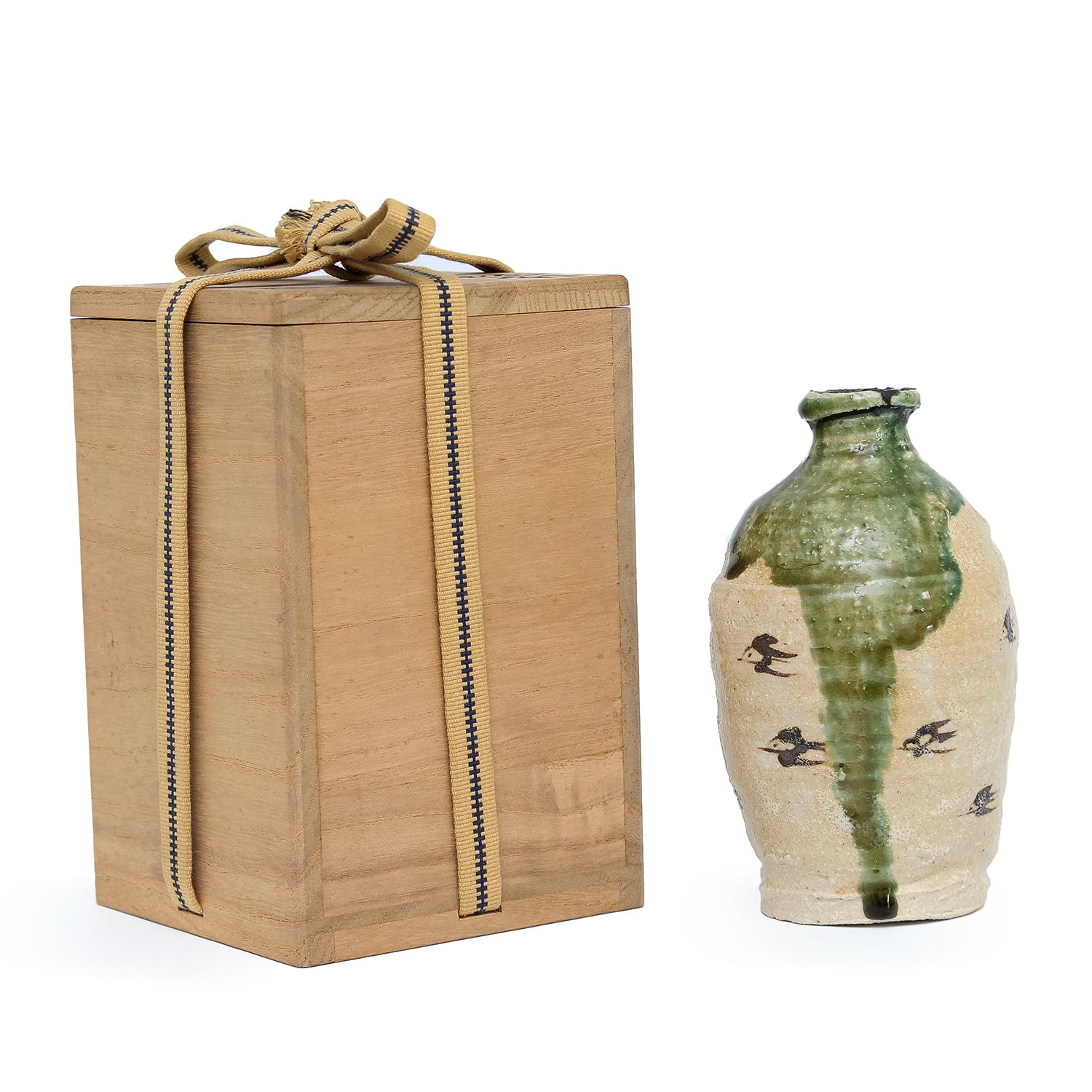 Oribe Sake-Flasche mit Schachtel von Suzuki Goro (INV# NP3436) im Angebot 2