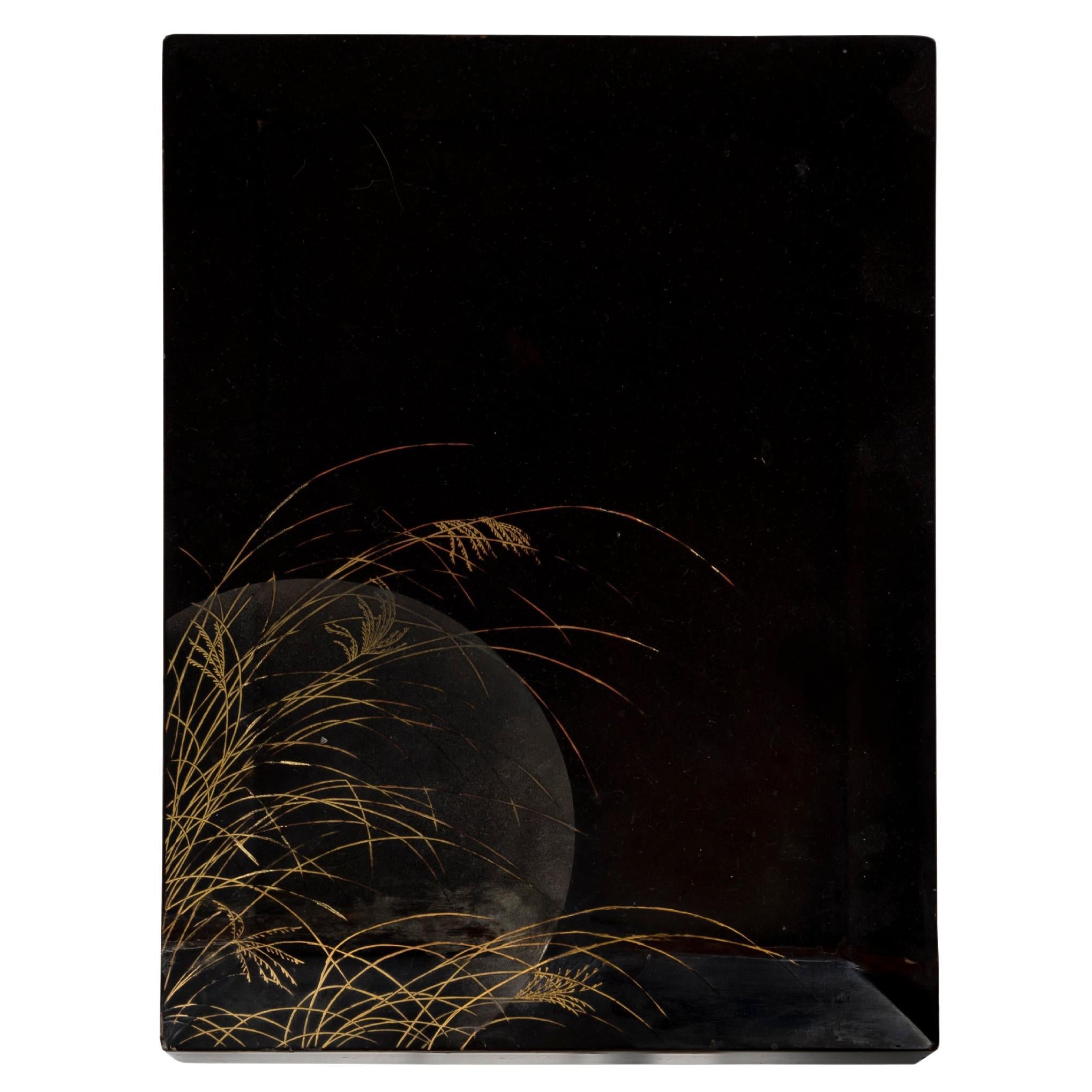 Suzuribak oder Schreibkasten mit einer Mondaufgangslandschaft verziert im Angebot