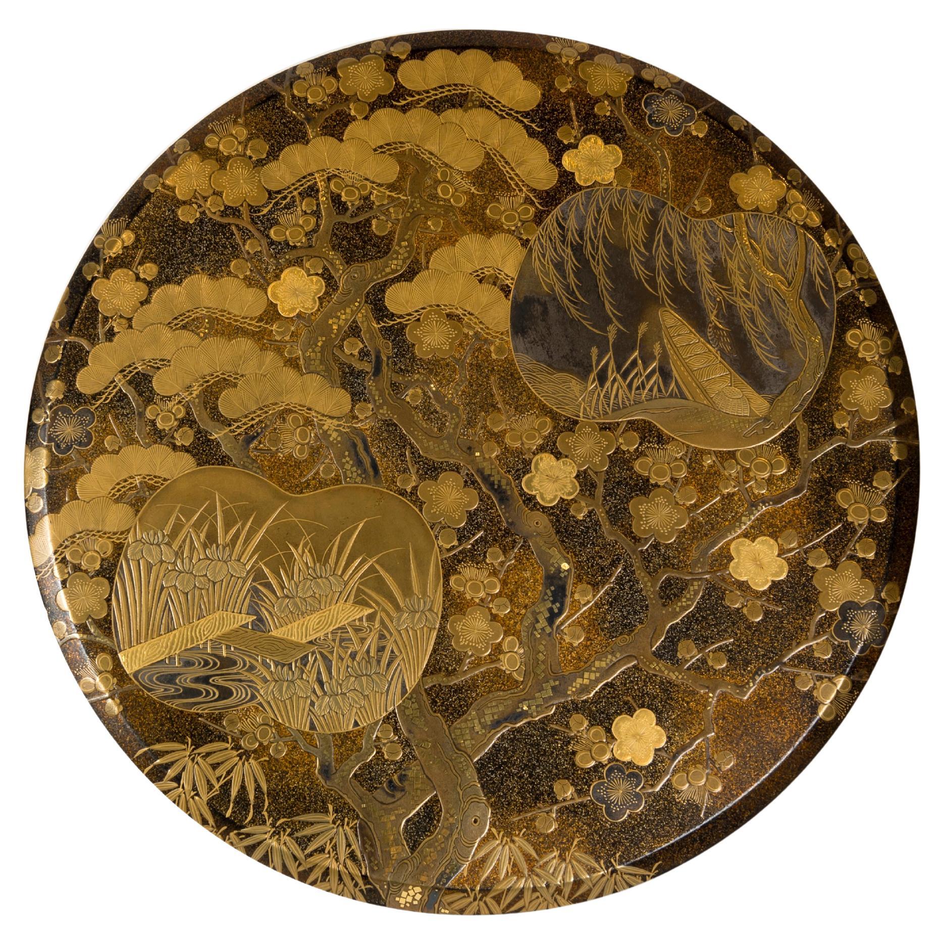 Suzuribako or writting box circular shape in nashiji and gold lacquer