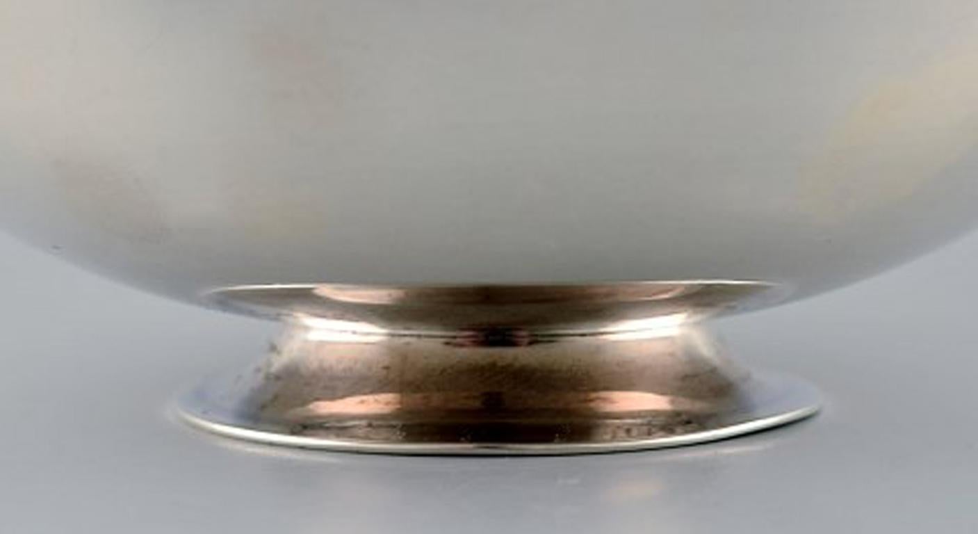 Suzuyo, Pair of Japanese Silver Bowls with Beaded Border In Good Condition In Copenhagen, DK
