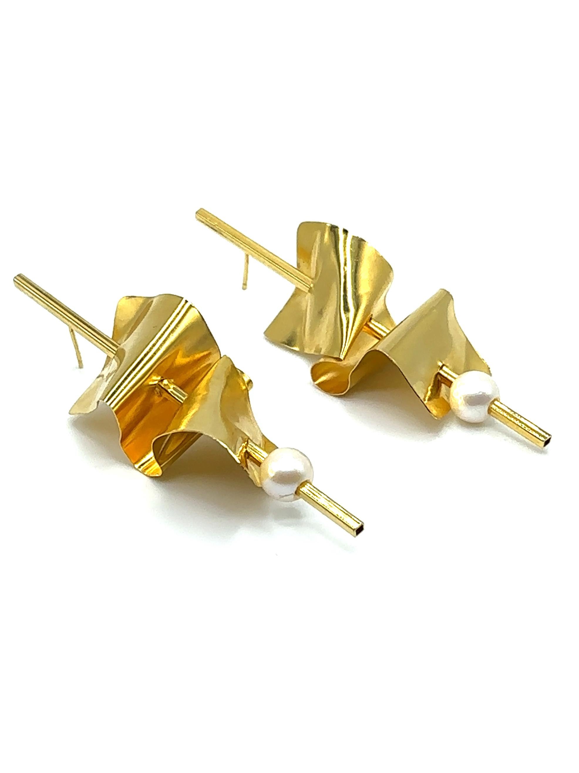 Suzy - Dangle Earrings 14k gold plated In New Condition For Sale In Forest Hills, NY