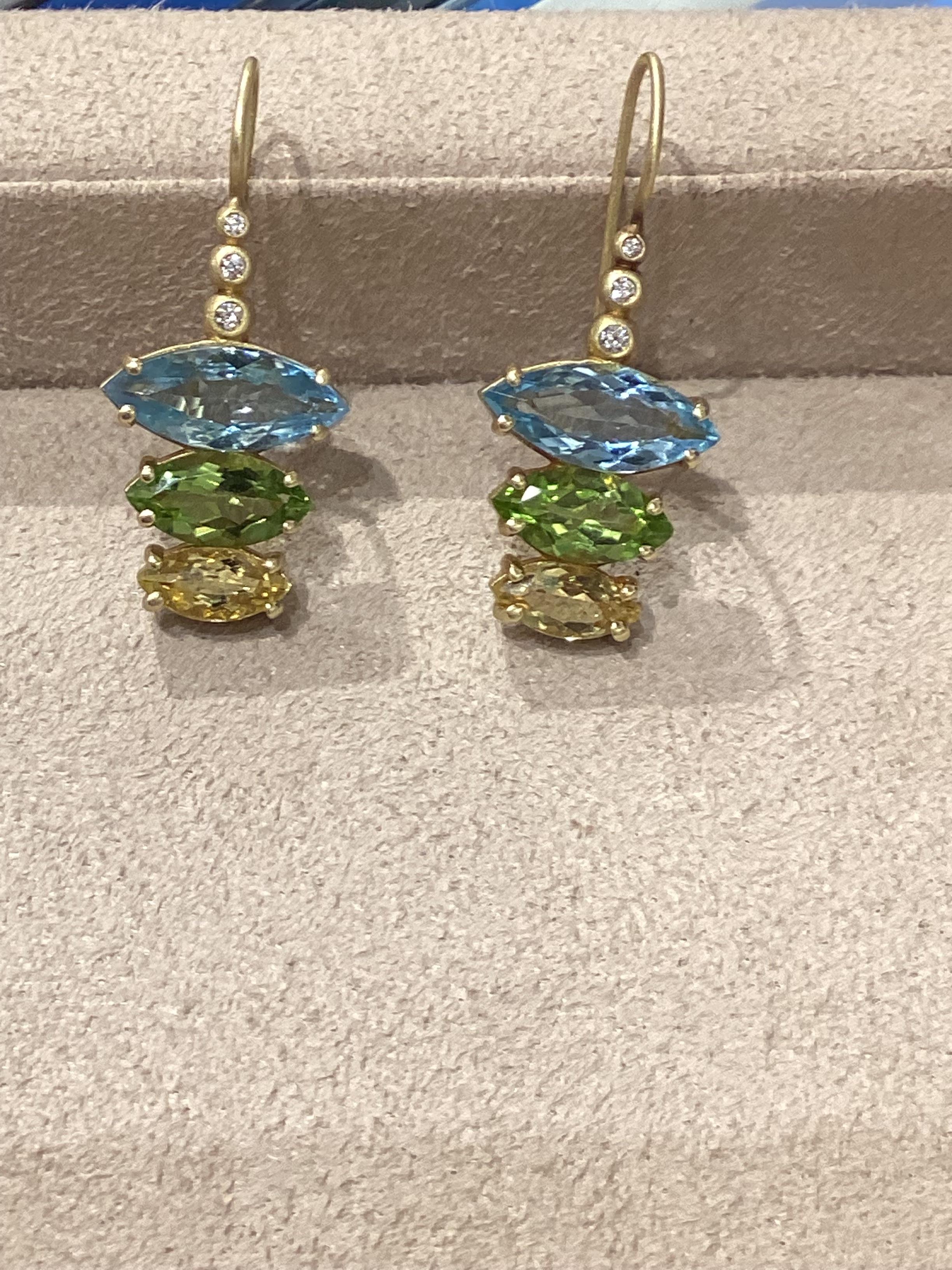 Handcrafted entirely in New York City, the 18k gold, diamond, and gemstone collection is designed to be worn, not stored. It is meant for effortless elegance and easy casual wear. Precious stones may be worn
every day, bright colors can be