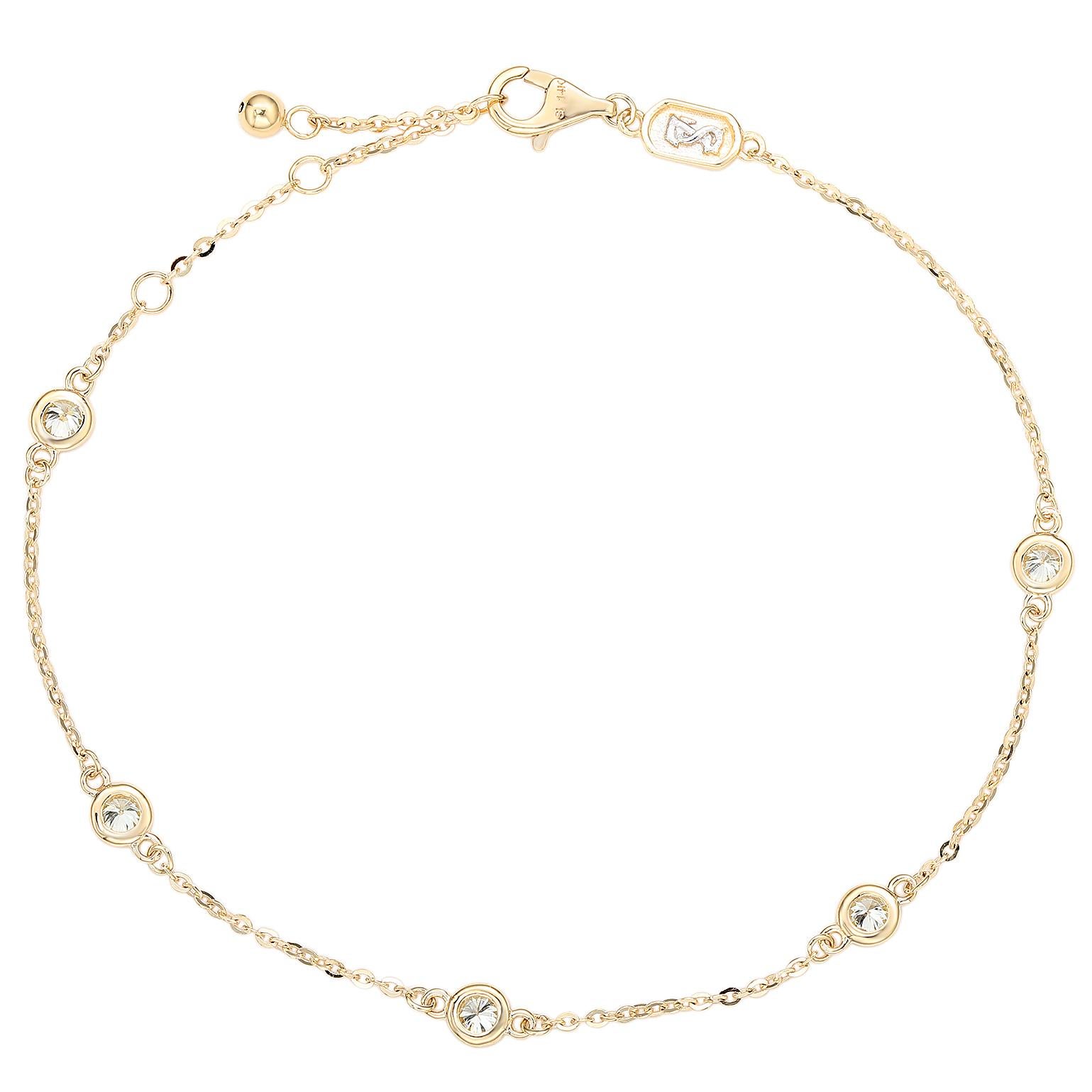 Bringen Sie Ihr Handgelenk zum Funkeln mit diesem wunderschönen Diamantarmband von Suzy Levian. Dieses prächtige Armband ist mit 5 Brillanten im Rundschliff in einer exquisiten Lünette aus 14-karätigem Weißgold geschmückt. Dieses Armband ist