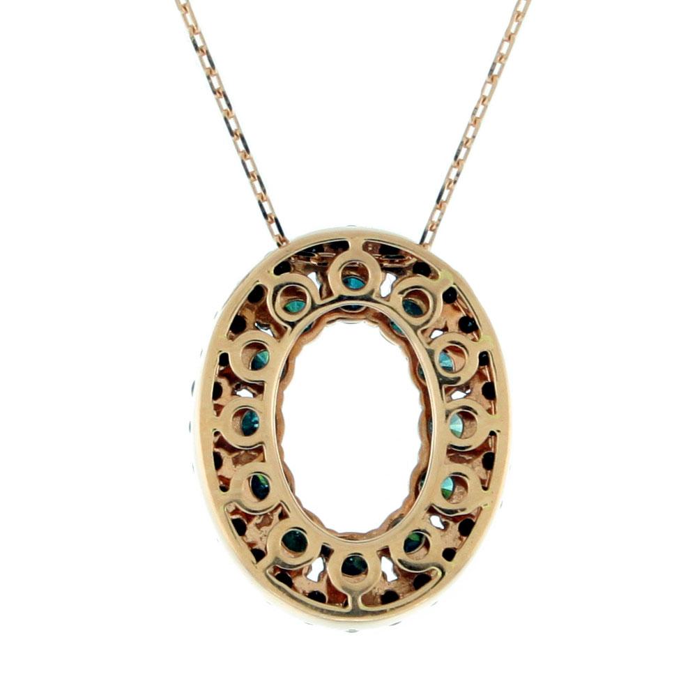 Questo spettacolare pendente della collezione Suzy Levian presenta una serie di diamanti in pavé, modellati in una montatura a cerchio in oro rosa 14k. Una serie di diamanti blu e neri da 1,95 ct TDW crea un doppio effetto ovale, accentuando