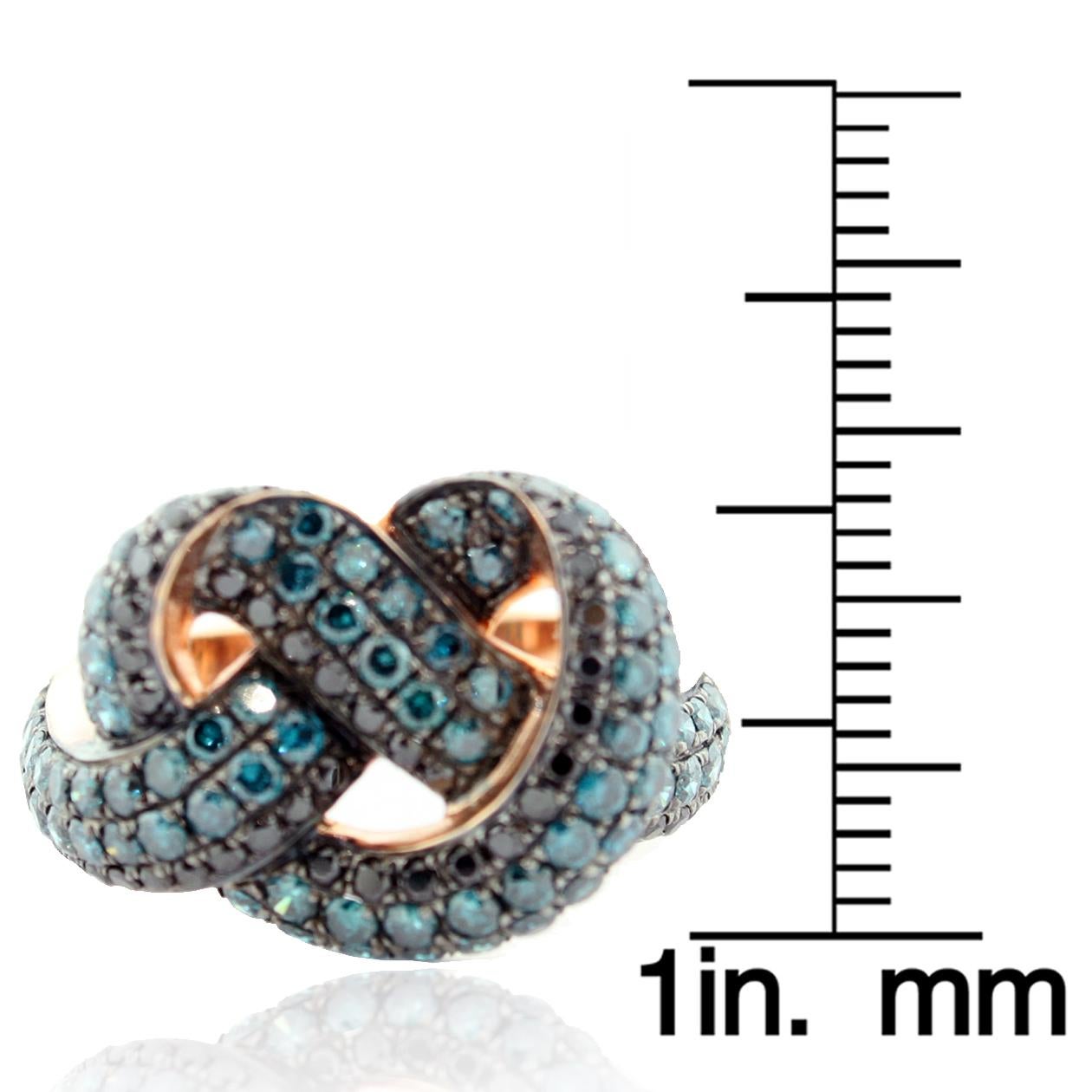 Taille ronde Suzy Levian Bague en or rose 14 carats avec diamants ronds bleus et noirs en vente