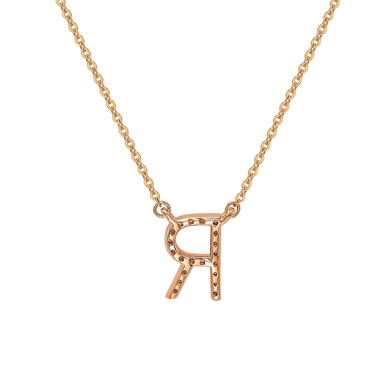 Questa splendida collana personalizzata con lettera di Suzy Levian è caratterizzata da diamanti naturali, incastonati a mano in oro rosa da 14 carati. È il regalo personalizzato perfetto per far sapere a qualcuno di speciale che stai pensando a lui.