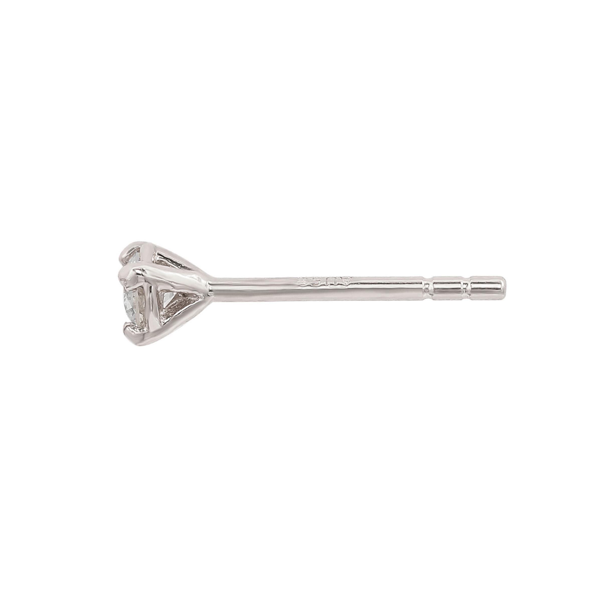 Parfait comme deuxième ou troisième piercing. Ajoutez une touche d'élégance à votre tenue avec cette boucle d'oreille étincelante ornée d'un magnifique diamant blanc serti sur un anneau. Réalisée en or blanc 14 carats, cette boucle d'oreille