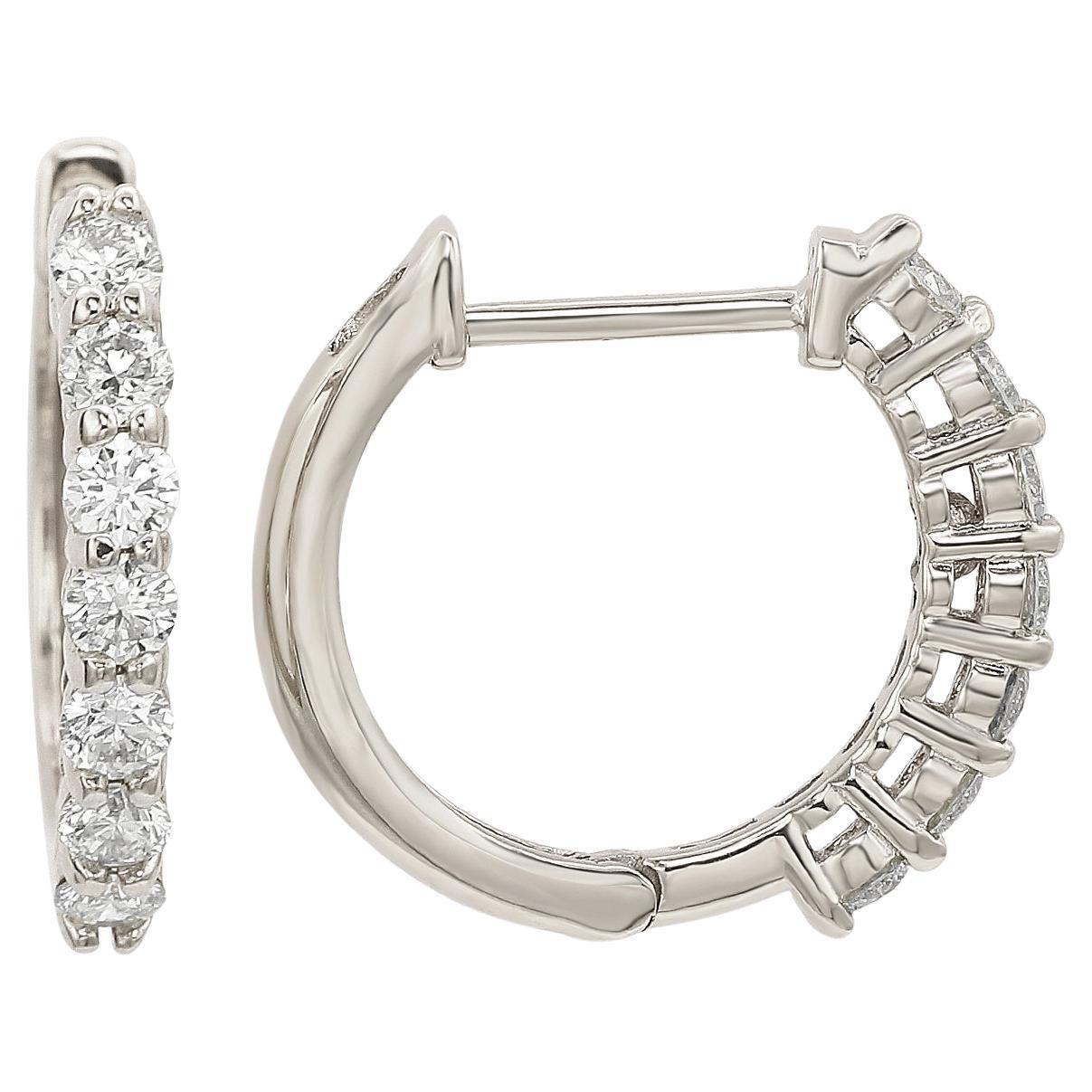 Boucles d'oreilles Huggie en or blanc 14k et diamant blanc 0,50 CTTW Suzy Levian en vente