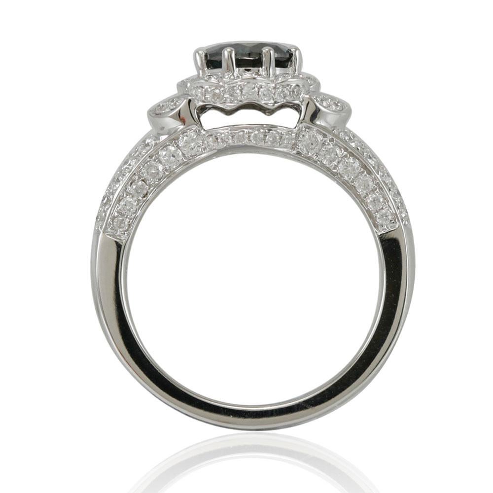 Contemporaneo Anello con fiore da sposa in oro bianco 14 carati e diamante verde oliva rotondo di Suzy Levian in vendita