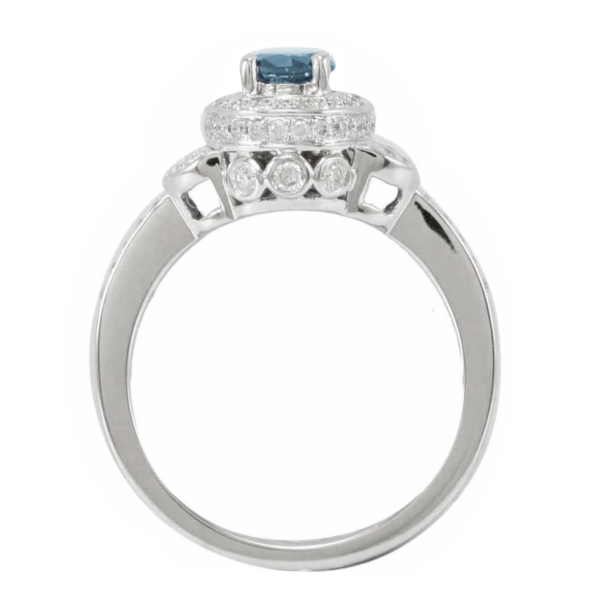 Contemporain Suzy Levian Bague de fiançailles de mariage en or blanc 14 carats et diamants bleus et blancs ronds en vente