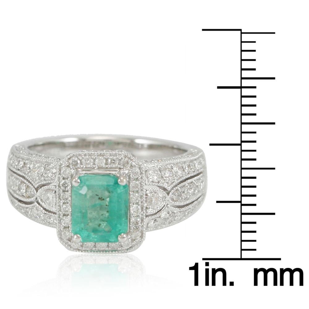 Suzy Levian Bague en or blanc 14 carats avec émeraude de Colombie Neuf - En vente à Great Neck, NY