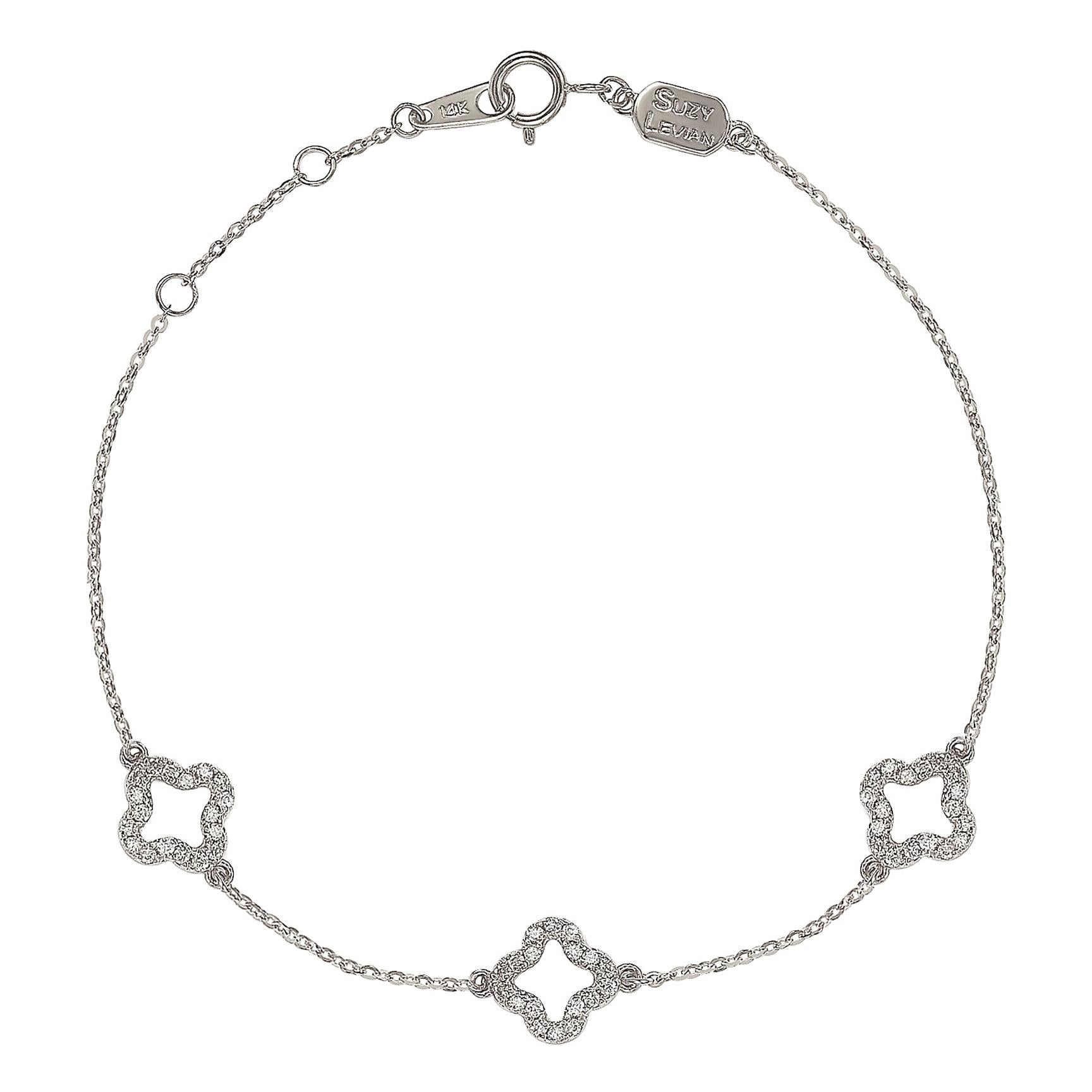 Suzy Levian Bracelet station en or blanc 14 carats avec trèfle au mètre et diamants blancs en vente