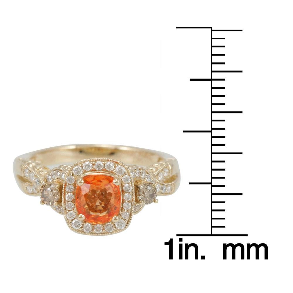 Taglio cuscino Anello con zaffiro arancione taglio cuscino e diamante marrone in oro 14 carati di Suzy Levian in vendita