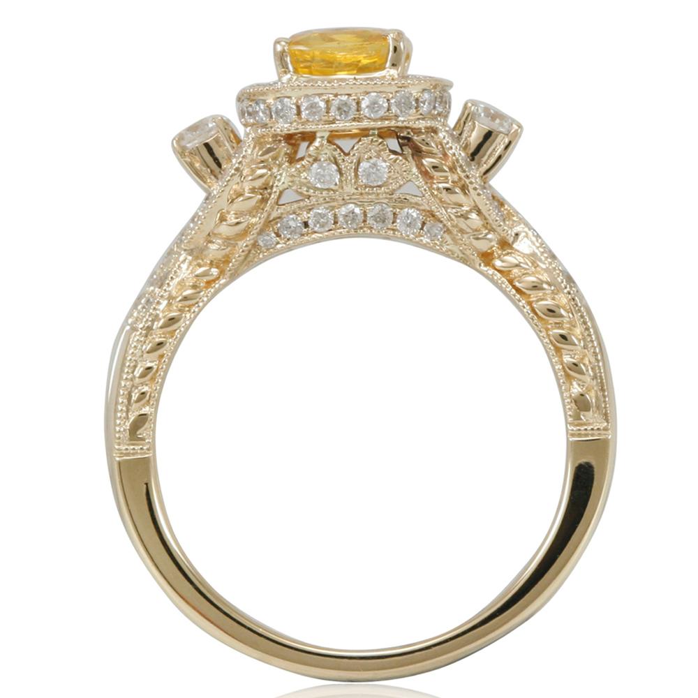 Contemporain Suzy Levian Bague en or jaune 14 carats avec saphir jaune taille coussin et diamants en vente