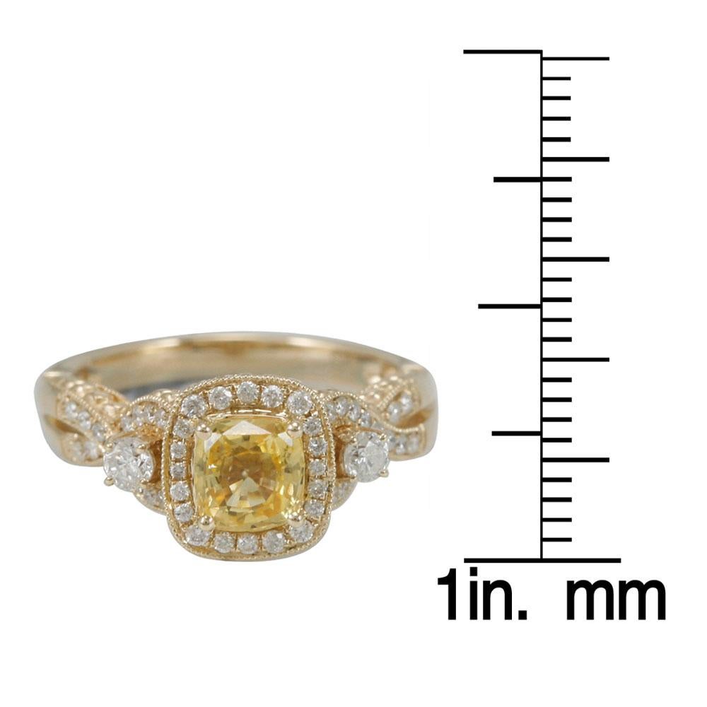 Suzy Levian Bague en or jaune 14 carats avec saphir jaune taille coussin et diamants Neuf - En vente à Great Neck, NY