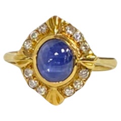Suzy Levian Bague d'inspiration vintage en or jaune 14 carats avec saphir taille ovale et diamants