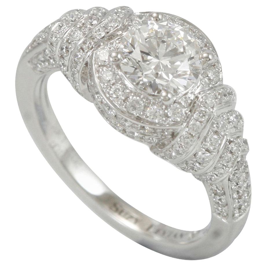 Suzy Levian Verlobungsring, 18 Karat Weißgold, runder weißer Diamant, Halo im Angebot