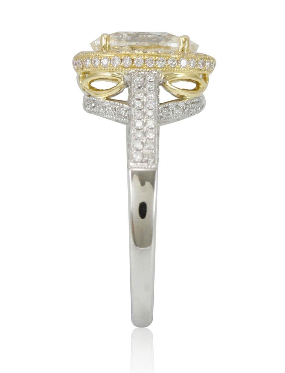 Suzy Levian Verlobungsring aus 18 Karat zweifarbigem Weiß- und Gelbgold mit ovalem Diamanten (Zeitgenössisch) im Angebot