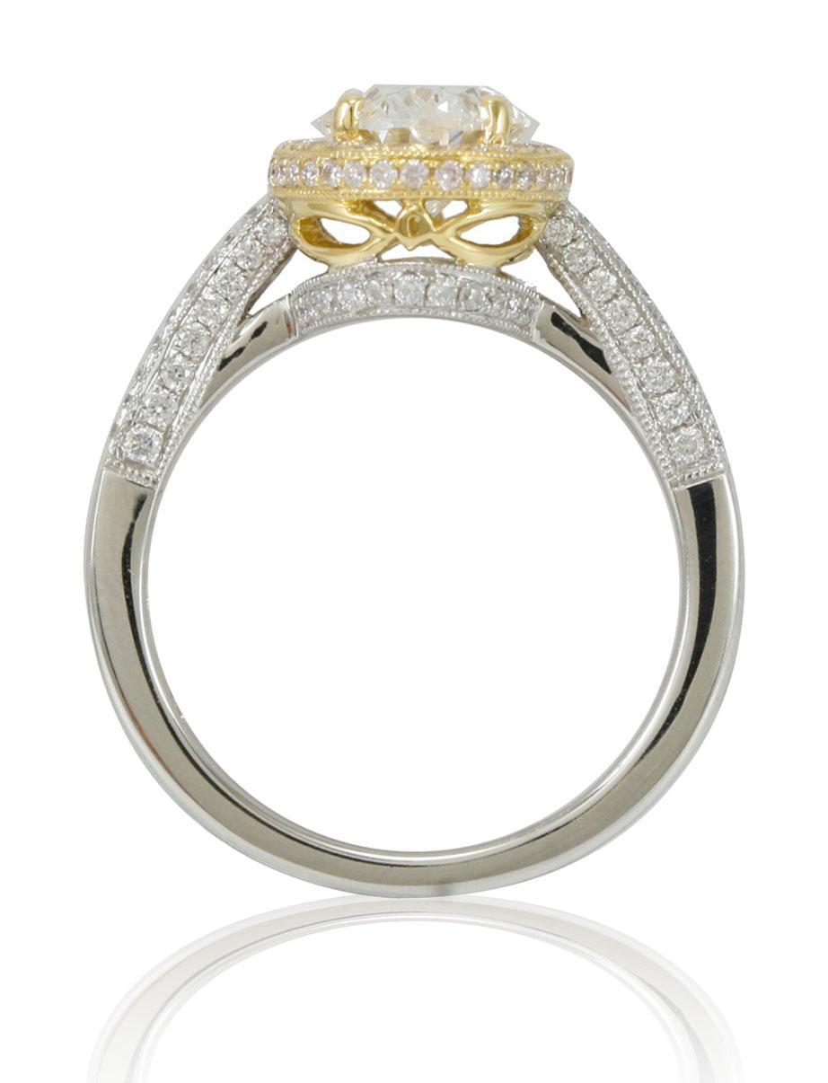 Suzy Levian Verlobungsring aus 18 Karat zweifarbigem Weiß- und Gelbgold mit ovalem Diamanten (Ovalschliff) im Angebot