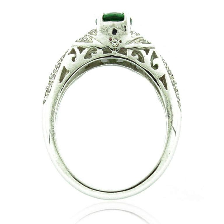 Contemporary Suzy Levian 18K White Gold Oval-Cut Green-Tsavorite White Diamond Bridal Ring For Sale