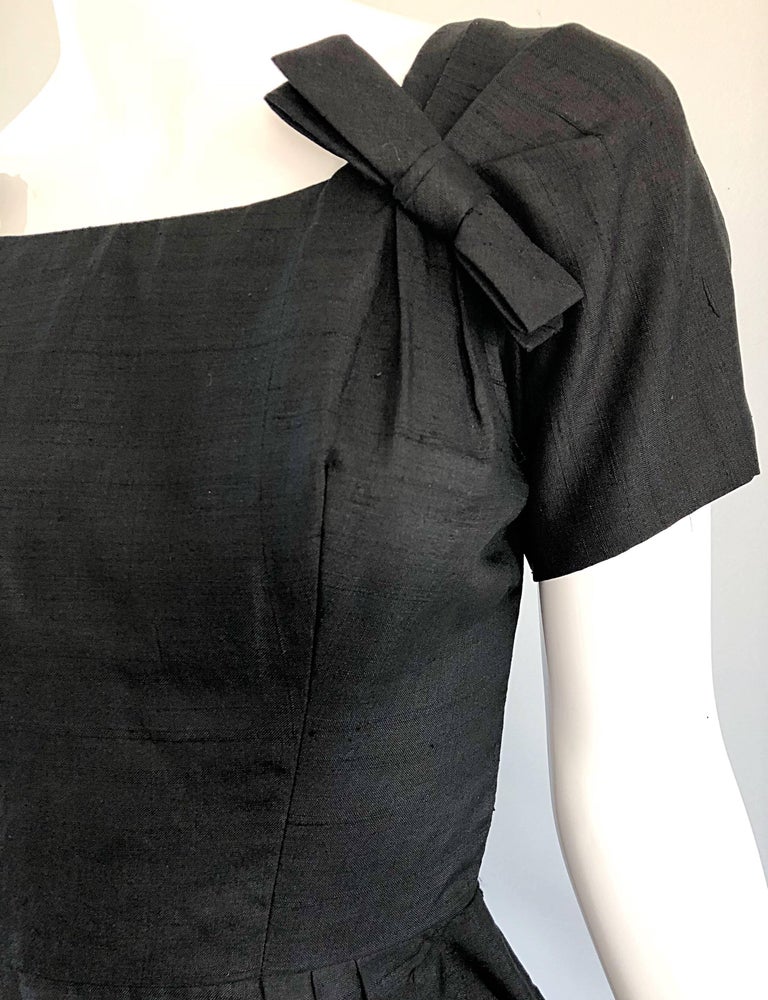 Suzy Perette 1950s Black Silk Shantung Short Sleeve Vintage 50s Bombshell Dress In Excellent Condition For Sale In San Diego, CA