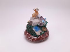 SV Miniatura in vello placcato oro 925 su una montagna di gemme