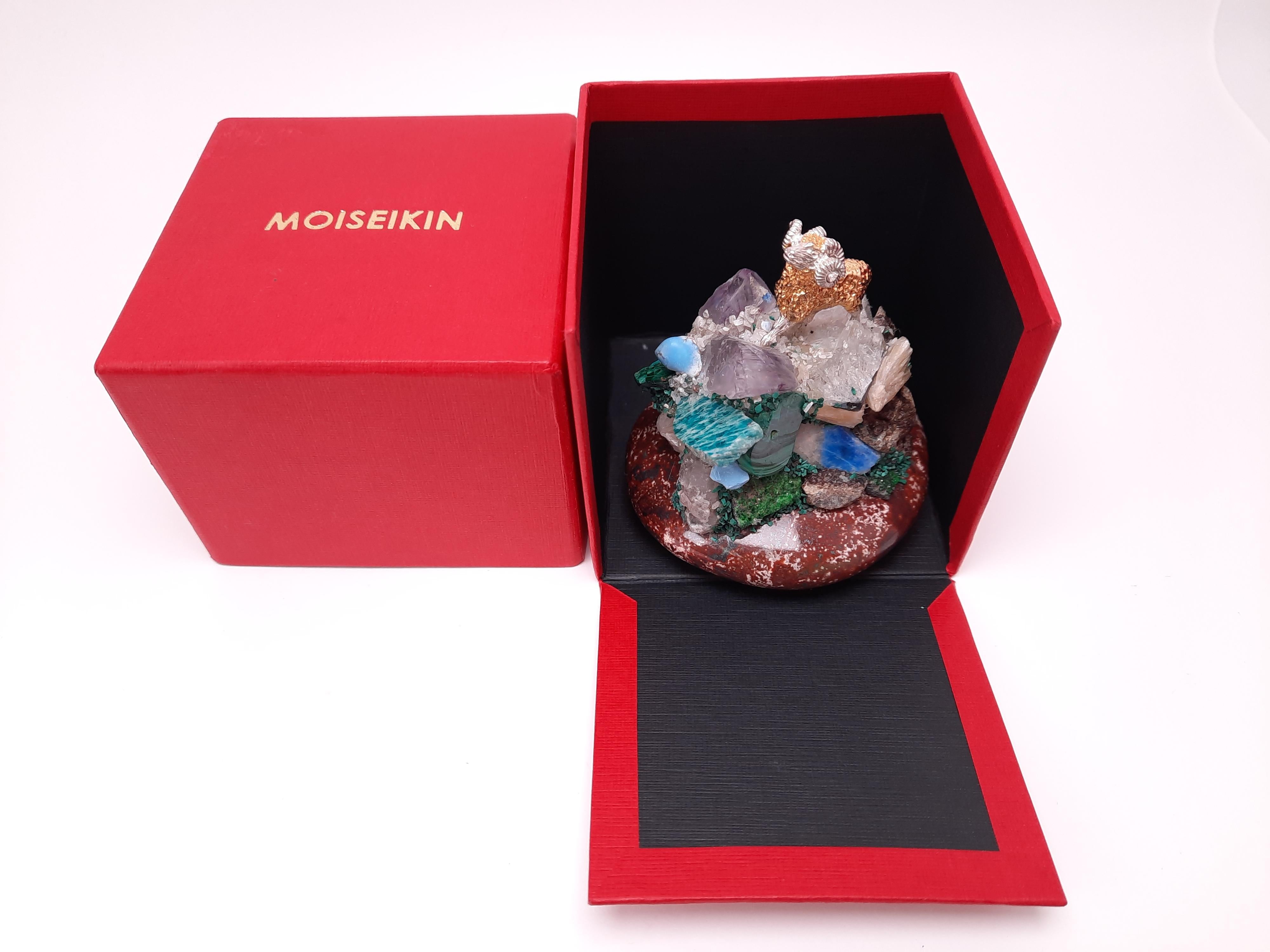 Miniature en toile plaquée or SV 925 sur une montagne de pierres précieuses en vente 1