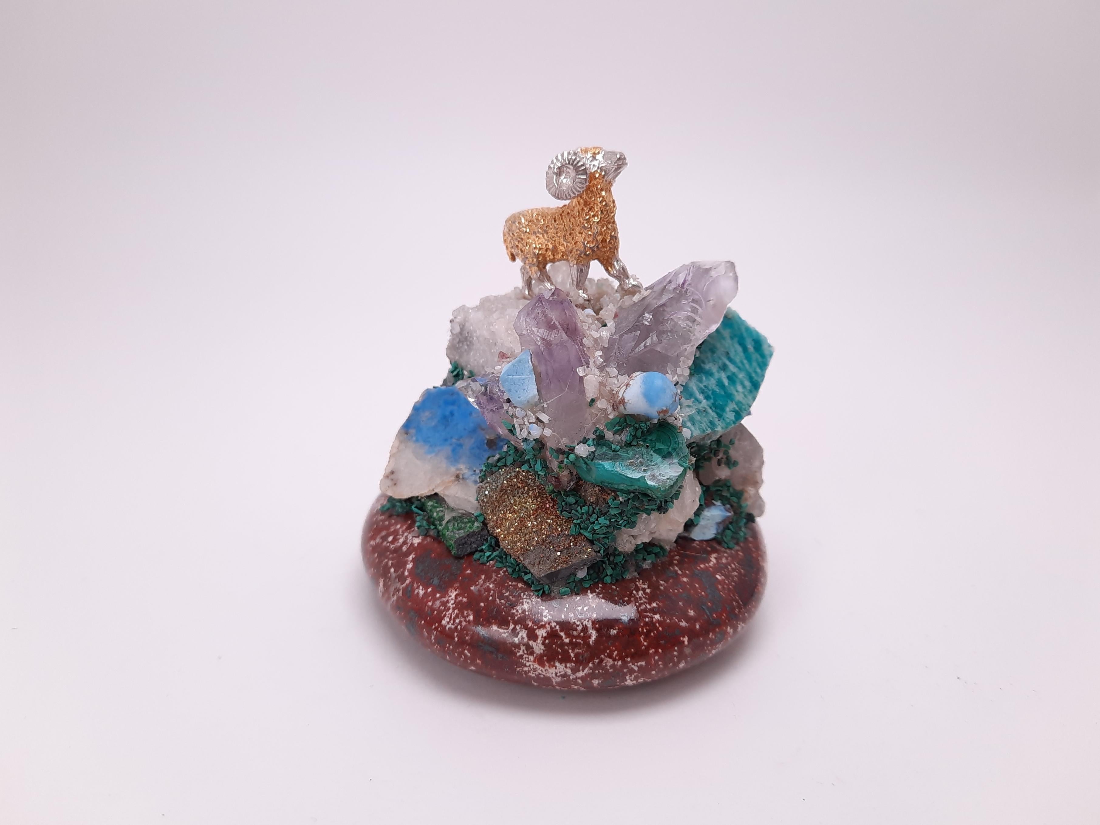 Miniature en toile plaquée or SV 925 sur une montagne de pierres précieuses Neuf - En vente à Hong Kong, HK
