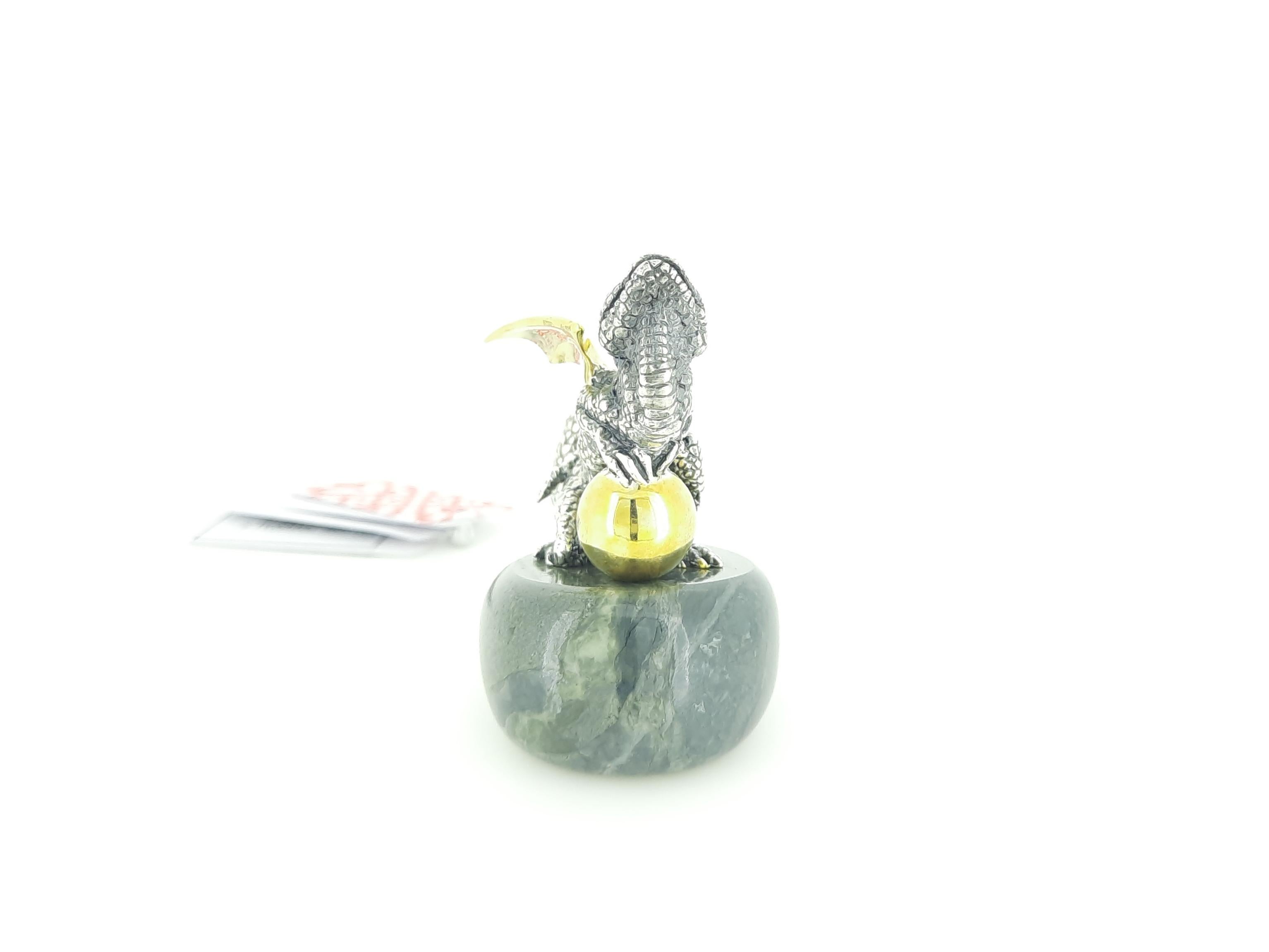 Miniature dragon SV plaquée or pour cadeau et talisman Neuf - En vente à Hong Kong, HK