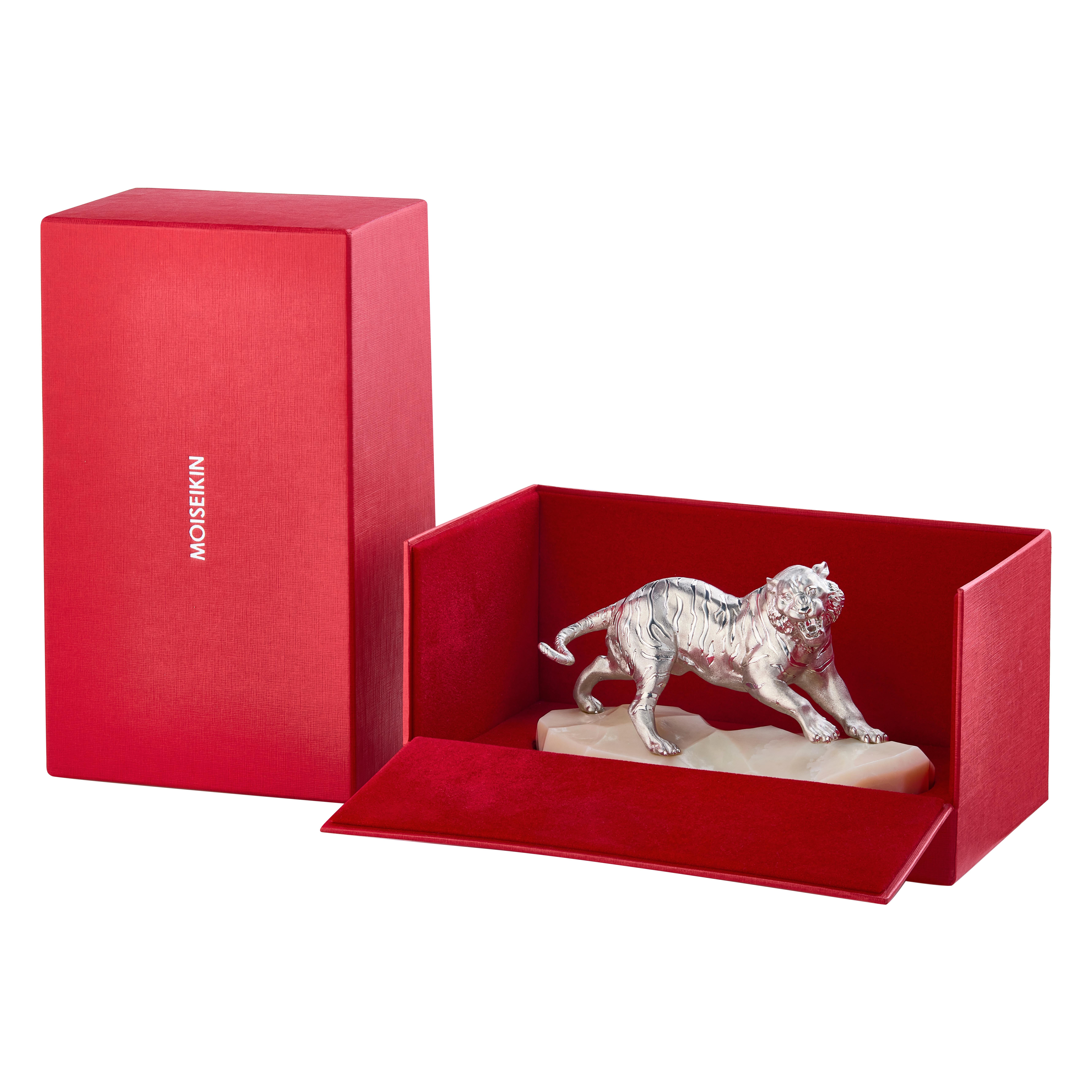 SV925 Tigre Miniatura con Rara Nefrita Blanca y Ojos de Diamante Corte redondo en venta