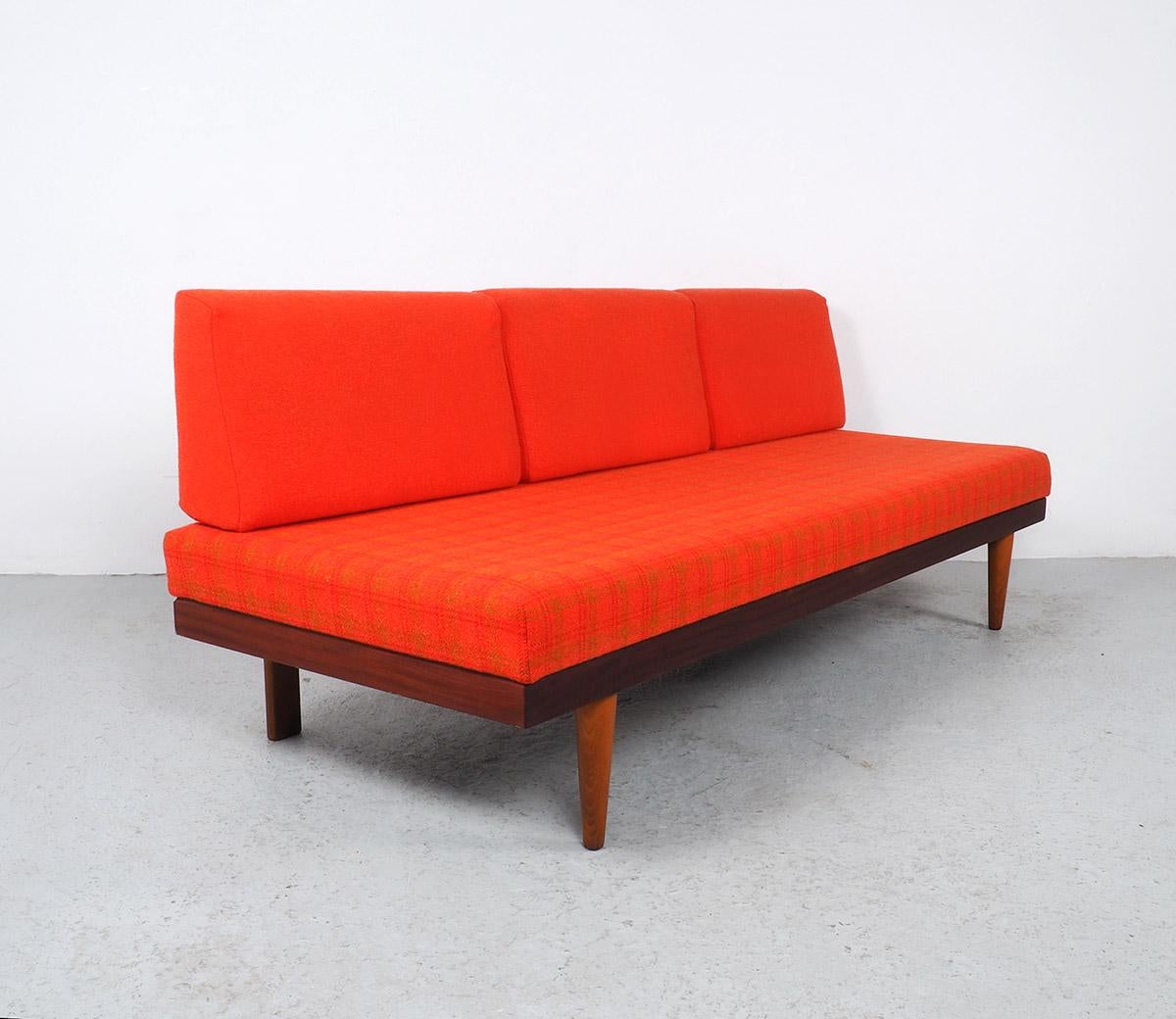Mid-Century Modern Svane Daybed in Orange Fabric by Ingmar Relling for Ekornes, 1960s