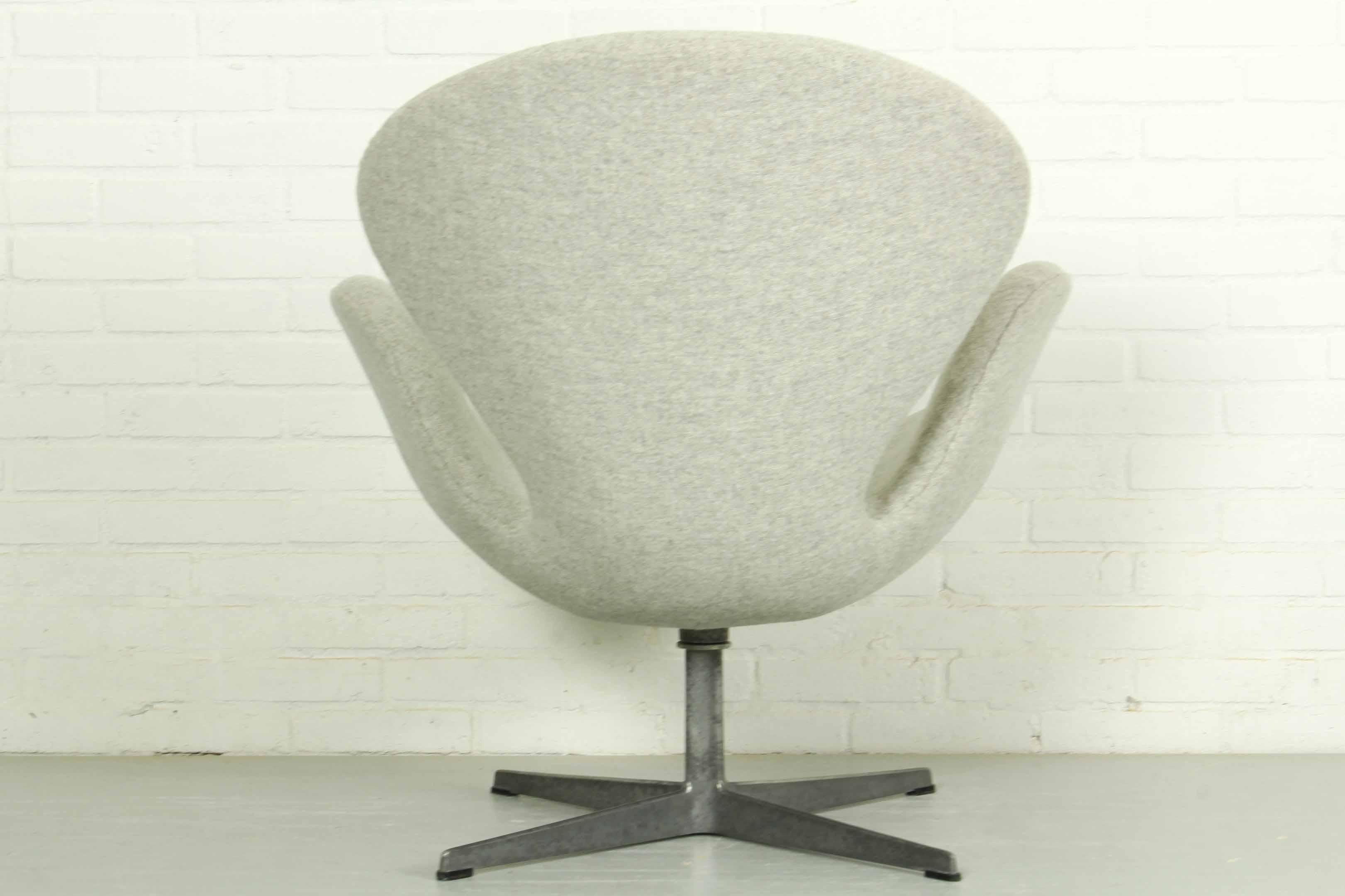 Svanen- oder Schwanenstuhl von Arne Jacobsen für Fritz Hansen, 1960er-Jahre im Angebot 5