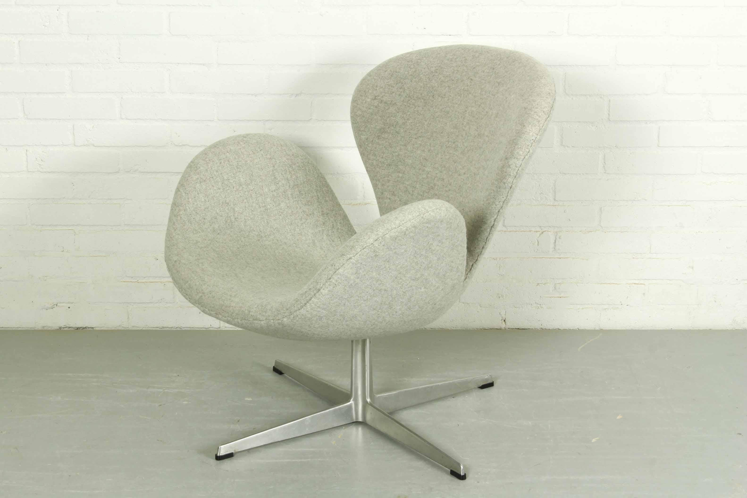 Svanen or Swan Chair by Arne Jacobsen for Fritz Hansen, 1960s For Sale 1